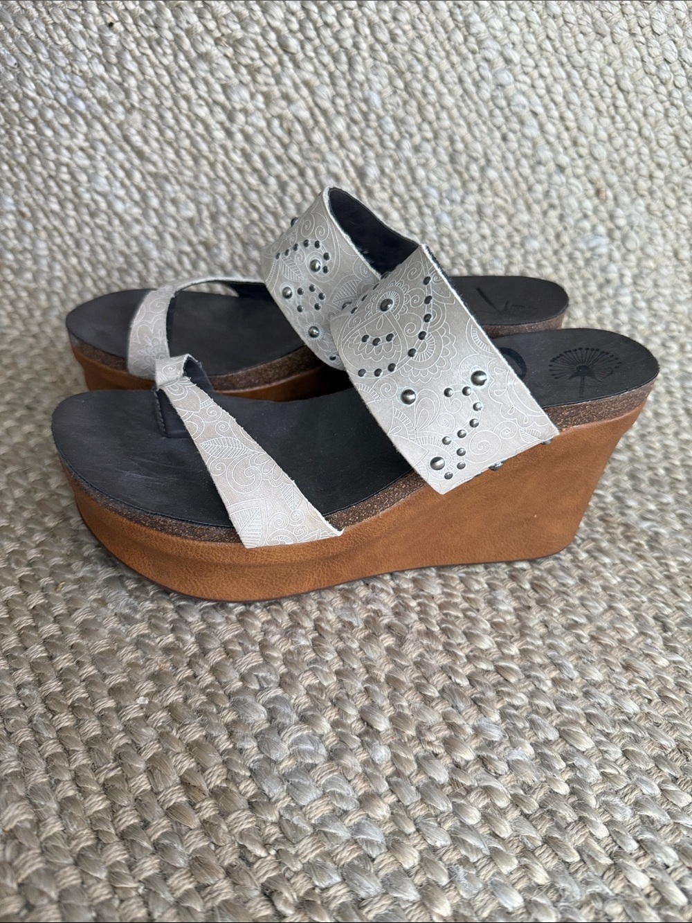 Wedge Thong Sandals in Light Gray with Stud Accents